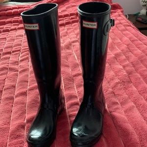 Hunter Rain boots excellent condition just to tight